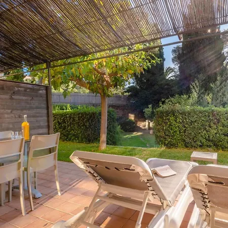 杜拜里公寓 4*